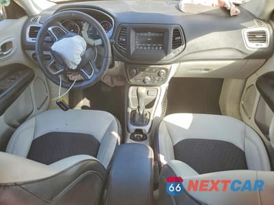 Zdjęcie 8 z 13 samochodu: 2018 JEEP COMPASS LATITUDE VIN:3C4NJCBB5JT256996 - miniatura
