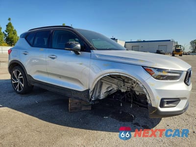 Czwarte zdjęcie samochodu z boku: 2019 VOLVO XC40 T5 R-DESIGN VIN:YV4162UM2K2110113 - miniatura