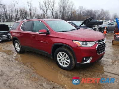 Czwarte zdjęcie samochodu z boku: 2018 CHEVROLET TRAVERSE LT VIN:1GNERGKW5JJ122779 - miniatura