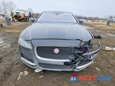 Piąte zdjęcie samochodu w środku: 2017 JAGUAR XF PREMIUM VIN:SAJBD4BV5HCY31468 - miniatura