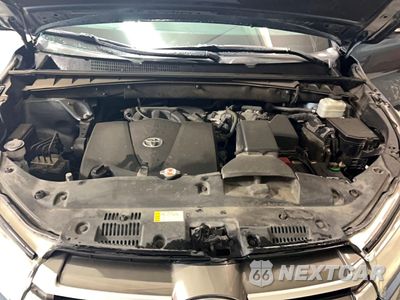 Zdjęcie 7 z 10 samochodu: 2019 TOYOTA HIGHLANDER LE VIN:5TDZZRFH6KS367791 - miniatura
