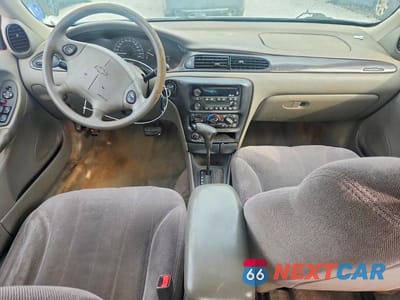 Zdjęcie 8 z 12 samochodu: 2002 CHEVROLET MALIBU VIN:1G1ND52JX2M633042 - miniatura