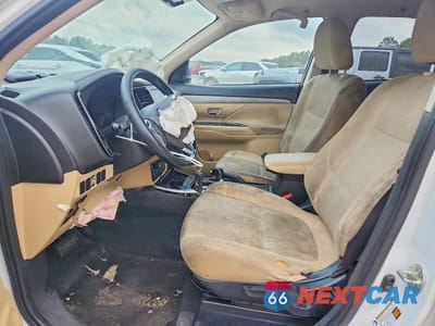 Zdjęcie 7 z 13 samochodu: 2017 MITSUBISHI OUTLANDER SE VIN:JA4AD3A33HZ029092 - miniatura