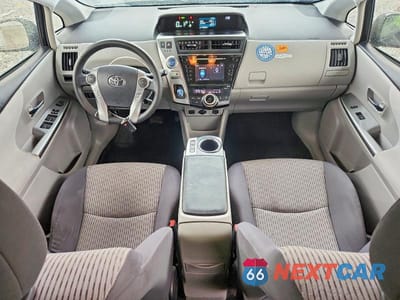 Zdjęcie 8 z 11 samochodu: 2016 TOYOTA PRIUS V THREE VIN:JTDZN3EU8GJ048260 - miniatura
