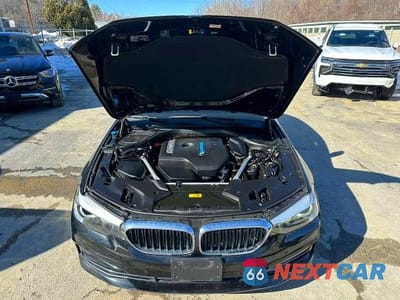 Piąte zdjęcie samochodu w środku: 2018 BMW 530E VIN:WBAJA9C56JB253324 - miniatura