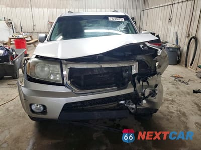 Piąte zdjęcie samochodu w środku: 2011 HONDA PILOT EXL VIN:5FNYF4H52BB091821 - miniatura
