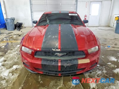 Piąte zdjęcie samochodu w środku: 2010 FORD MUSTANG VIN:1ZVBP8AN8A5140652 - miniatura