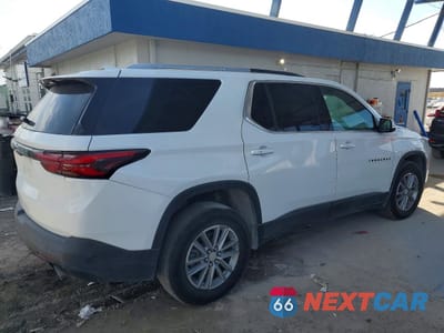 Trzecie zdjęcie samochodu z tyłu: 2023 CHEVROLET TRAVERSE PREMIER VIN:1GNERKKW2PJ308520 - miniatura
