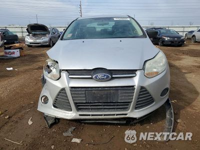 Piąte zdjęcie samochodu w środku: 2014 FORD FOCUS S VIN:1FADP3E22EL369351 - miniatura