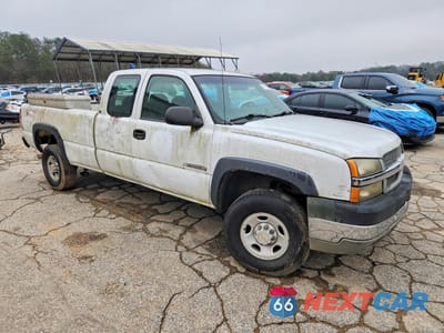 Czwarte zdjęcie samochodu z boku: 2003 CHEVROLET SILVERADO C2500 HEAVY DUTY VIN:1GCHC29U53E294188 - miniatura