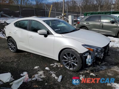 Czwarte zdjęcie samochodu z boku: 2018 MAZDA 3 TOURING VIN:3MZBN1V34JM207733 - miniatura