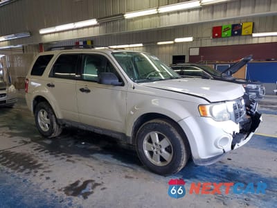 Czwarte zdjęcie samochodu z boku: 2010 FORD ESCAPE XLT VIN:1FMCU0D77AKC76105 - miniatura