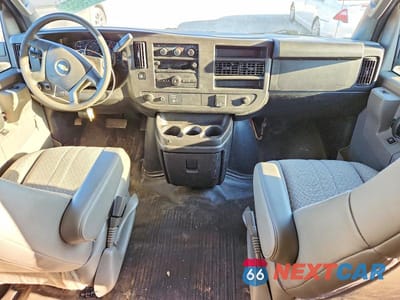 Zdjęcie 8 z 12 samochodu: 2017 CHEVROLET EXPRESS G3500 VIN:1GCZGGFF0H1257026 - miniatura