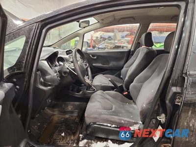 Zdjęcie 7 z 12 samochodu: 2013 HONDA FIT VIN:JHMGE8G34DC059649 - miniatura