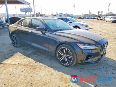 Czwarte zdjęcie samochodu z boku: 2021 VOLVO S60 T8 RECHARGE R-DESIGN VIN:7JRBR0FZ6MG122994 - miniatura