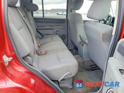 Zdjęcie 10 z 13 samochodu: 2006 JEEP COMMANDER VIN:1J8HG48K06C195237 - miniatura