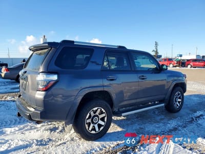 Trzecie zdjęcie samochodu z tyłu: 2018 TOYOTA 4RUNNER SR5/SR5 PREMIUM VIN:JTEBU5JR6J5498101 - miniatura