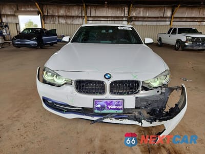 Piąte zdjęcie samochodu w środku: 2018 BMW 330 VIN:WBA8B9C53JEE82993 - miniatura