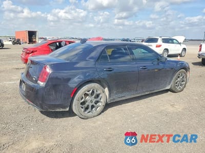 Trzecie zdjęcie samochodu z tyłu: 2017 CHRYSLER 300 S VIN:2C3CCAGG2HH565701 - miniatura