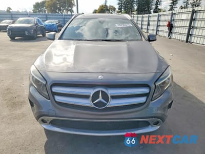 Piąte zdjęcie samochodu w środku: 2016 MERCEDES-BENZ GLA 250 VIN:WDCTG4EB4GJ206205 - miniatura