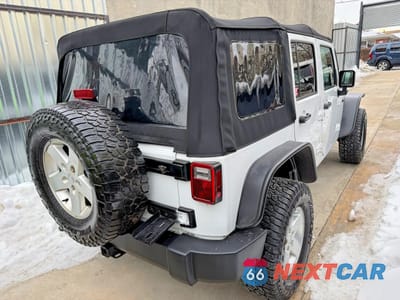 Czwarte zdjęcie samochodu z boku: 2015 JEEP WRANGLER UNLIMITED SPORT VIN:1C4BJWDG4FL774579 - miniatura