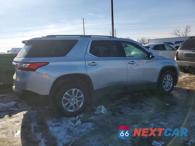 Trzecie zdjęcie samochodu z tyłu: 2021 CHEVROLET TRAVERSE LT VIN:1GNEVHKWXMJ148090 - miniatura