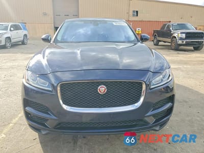 Piąte zdjęcie samochodu w środku: 2017 JAGUAR F-PACE VIN:SADCS2BN0HA086268 - miniatura