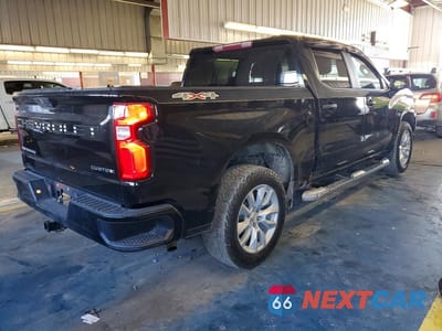 Trzecie zdjęcie samochodu z tyłu: 2020 CHEVROLET SILVERADO K1500 CUSTOM VIN:3GCPYBEH4LG117503 - miniatura
