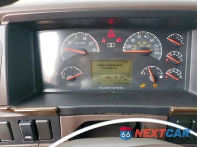 Zdjęcie 8 z 10 samochodu: 2016 VOLVO VN VNL VIN:4V4NC9EJ8GN946660 - miniatura