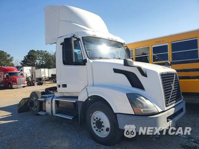 2017 VOLVO VNL SEMI TRUCK 4V4N39TG4HN988025 - główne zdjęcie licytacji z USA - miniatura