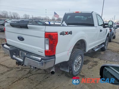 Trzecie zdjęcie samochodu z tyłu: 2017 FORD F250 SUPER DUTY VIN:1FTBF2B63HEE89884 - miniatura