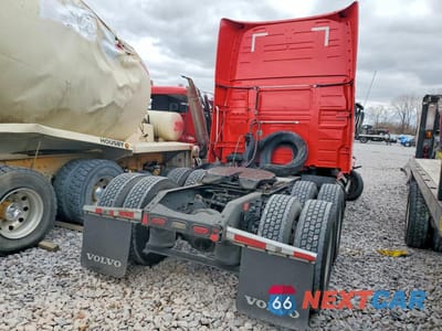 Czwarte zdjęcie samochodu z boku: 2017 VOLVO VNL SEMI TRUCK VIN:4V4NC9EH5HN980411 - miniatura