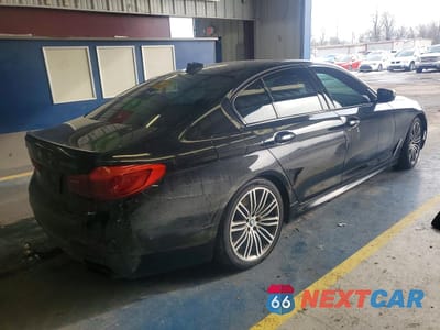 Trzecie zdjęcie samochodu z tyłu: 2018 BMW M550XI VIN:WBAJB9C5XJG463652 - miniatura