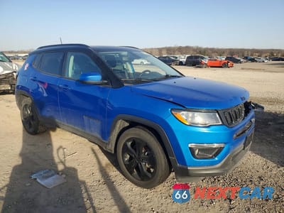 Czwarte zdjęcie samochodu z boku: 2021 JEEP COMPASS LATITUDE VIN:3C4NJCBBXMT505409 - miniatura