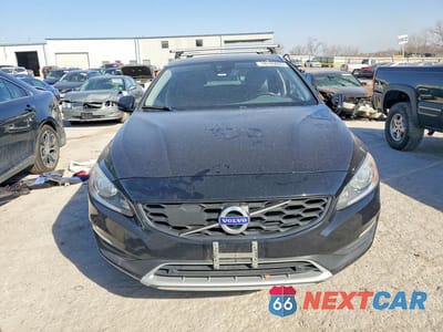 Piąte zdjęcie samochodu w środku: 2018 VOLVO V60 CROSS COUNTRY PREMIER VIN:YV440MWK0J2053964 - miniatura