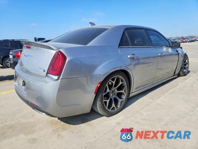 Trzecie zdjęcie samochodu z tyłu: 2018 CHRYSLER 300 S VIN:2C3CCABG0JH245080 - miniatura