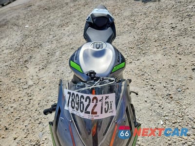 Piąte zdjęcie samochodu w środku: 2025 KAWASAKI ZX636 K VIN:JKBZXJK1XSA007099 - miniatura