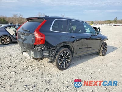 Trzecie zdjęcie samochodu z tyłu: 2022 VOLVO XC90 T6 MOMENTUM VIN:YV4A22PK1N1809281 - miniatura