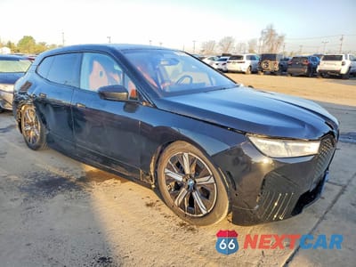 Czwarte zdjęcie samochodu z boku: 2022 BMW IX XDRIVE50 VIN:WB523CF07NCJ69751 - miniatura
