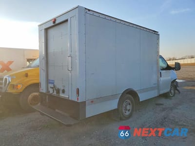 Trzecie zdjęcie samochodu z tyłu: 2023 CHEVROLET EXPRESS VIN:1GB0GRFP2P1115230 - miniatura