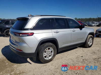 Trzecie zdjęcie samochodu z tyłu: 2025 JEEP GRAND CHEROKEE LAREDO VIN:1C4RJGAG1SC266041 - miniatura