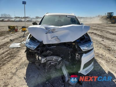 Piąte zdjęcie samochodu w środku: 2018 AUDI Q3 PREMIUM VIN:WA1ECCFS2JR029059 - miniatura