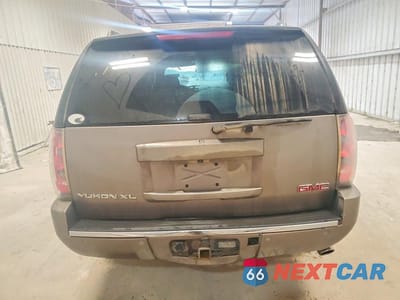 Zdjęcie 6 z 12 samochodu: 2013 GMC YUKON XL DENALI VIN:1GKS1MEF9DR280307 - miniatura