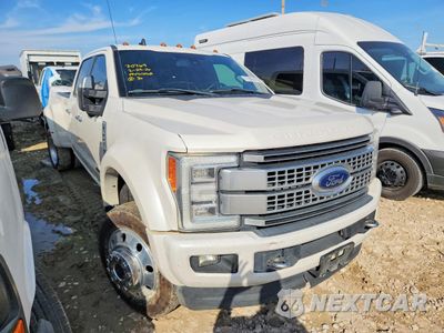 Czwarte zdjęcie samochodu z boku: 2019 FORD F450 SUPER DUTY VIN:1FT8W4DT3KED81314 - miniatura