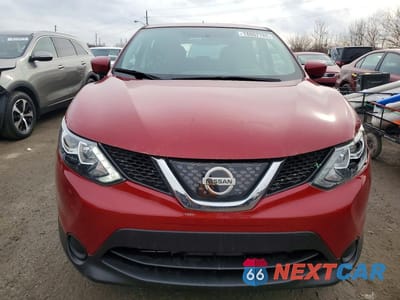 Piąte zdjęcie samochodu w środku: 2018 NISSAN ROGUE SPORT S VIN:JN1BJ1CRXJW269078 - miniatura