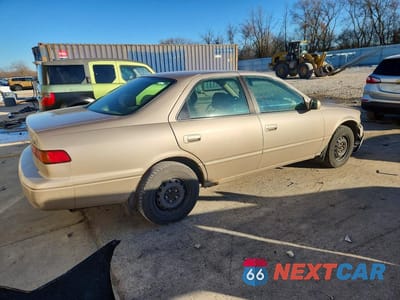 Trzecie zdjęcie samochodu z tyłu: 1998 TOYOTA CAMRY LE VIN:4T1BG28K4WU842861 - miniatura