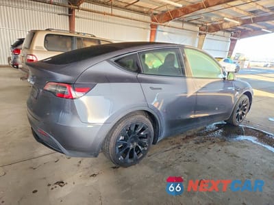 Trzecie zdjęcie samochodu z tyłu: 2021 TESLA MODEL Y VIN:5YJYGAED0MF142744 - miniatura