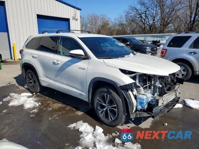 Czwarte zdjęcie samochodu z boku: 2017 TOYOTA HIGHLANDER VIN:5TDBGRFH7HS028652 - miniatura
