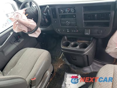 Zdjęcie 8 z 13 samochodu: 2025 CHEVROLET EXPRESS G2500 VIN:1GCWGAFP1S1102162 - miniatura