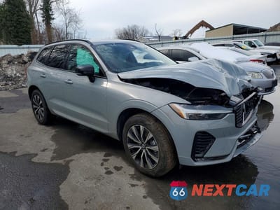 Czwarte zdjęcie samochodu z boku: 2025 VOLVO XC60 CORE VIN:YV4M12RJ7S1006670 - miniatura